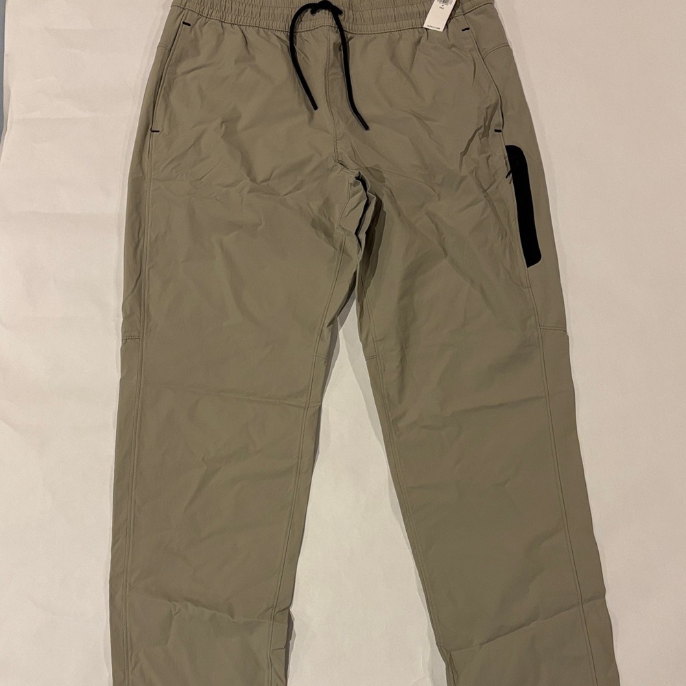 Old Navy Men's active dynamic tech woven tapered pant size medium tall.